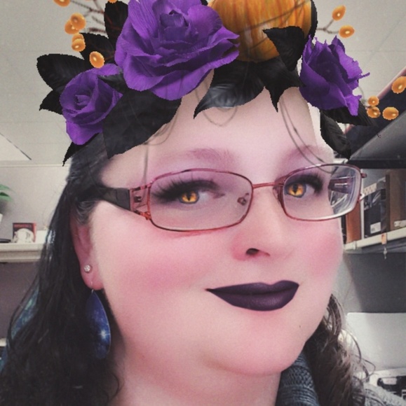 Meet your Posher, Laura - Picture 3 of 3